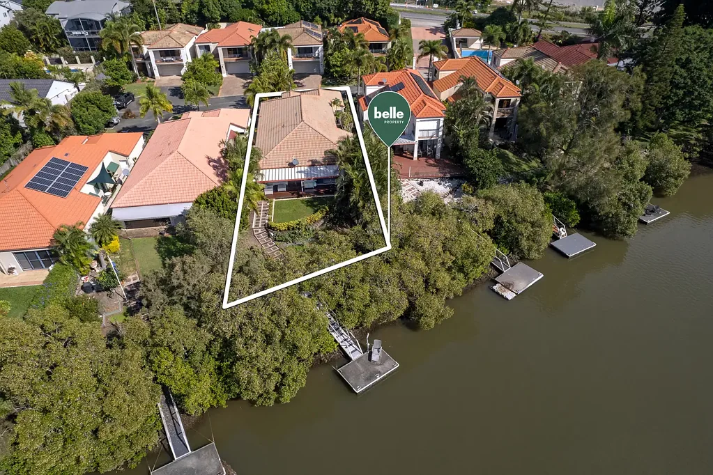 Helensvale 3ਬੈੱਡਰੂਮ Renovated Waterfront Retreat with Pontoon in Private Enclave
