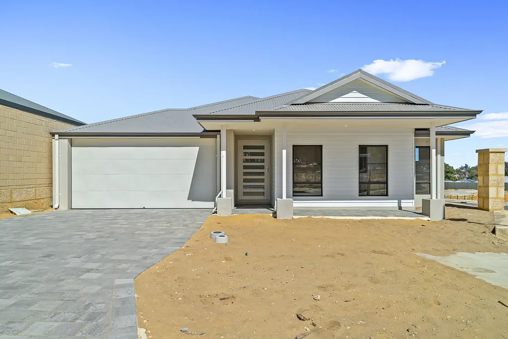 2 Wellington Avenue, Lakelands, WA 6180