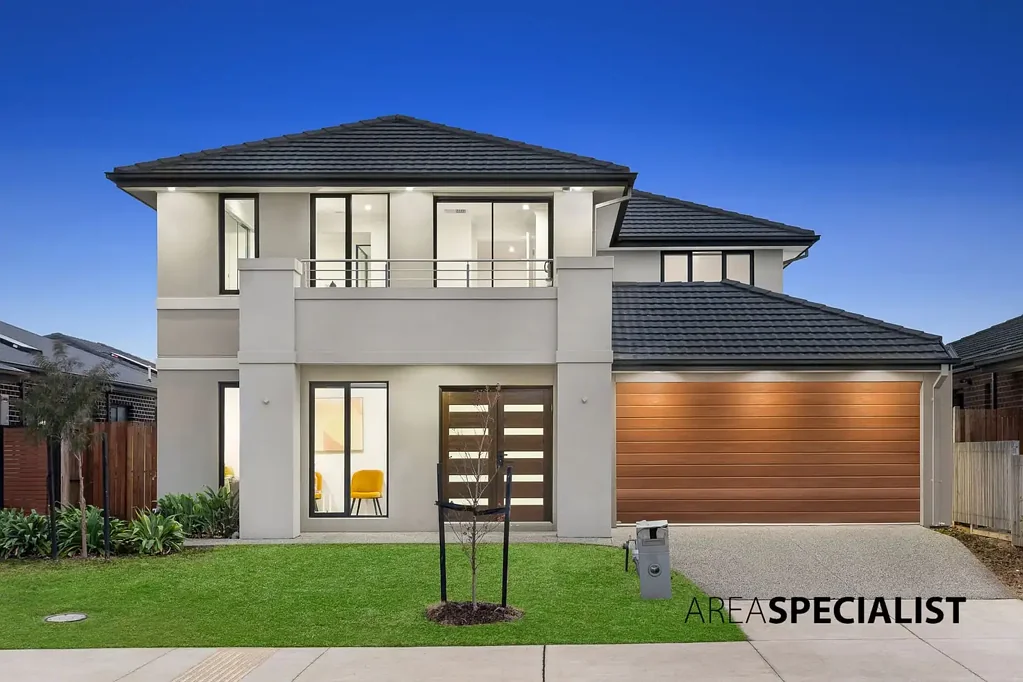 Clyde North 5 Bedroom Modern Elegance with Multiple Living Areas and Premium Inclusions...