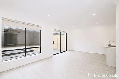 14 Rodway Walk, Tarneit, VIC 3029, 5 Bedrooms, 2 Bathrooms, Townhouse