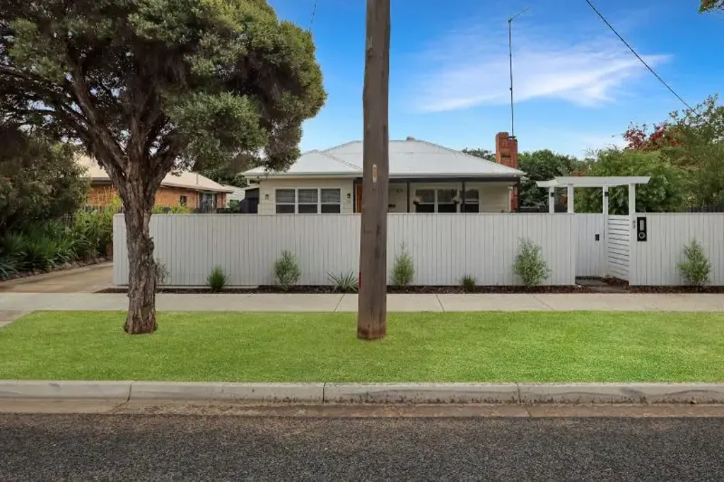 Deniliquin 3બેડરૂમ Absolute Stunner Reduced Now $465,000