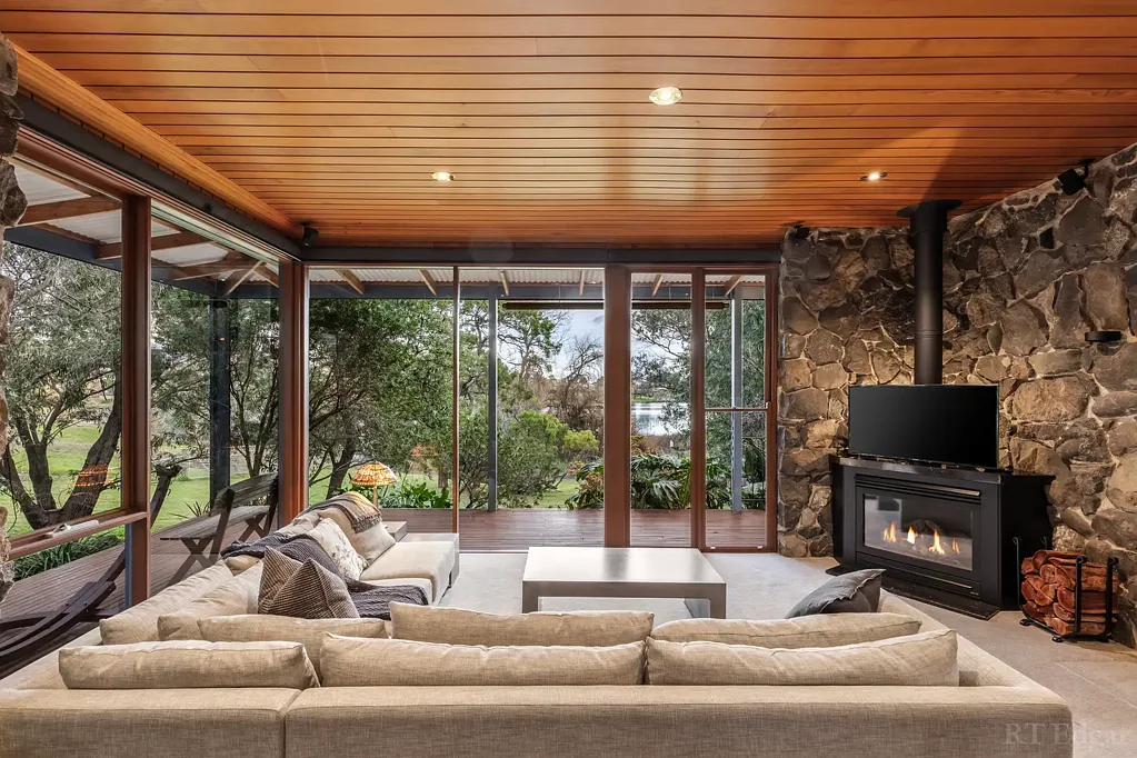 Ocean Grove 4બેડરૂમ Lakeside Sanctuary of Timeless Character and Modern Refinement