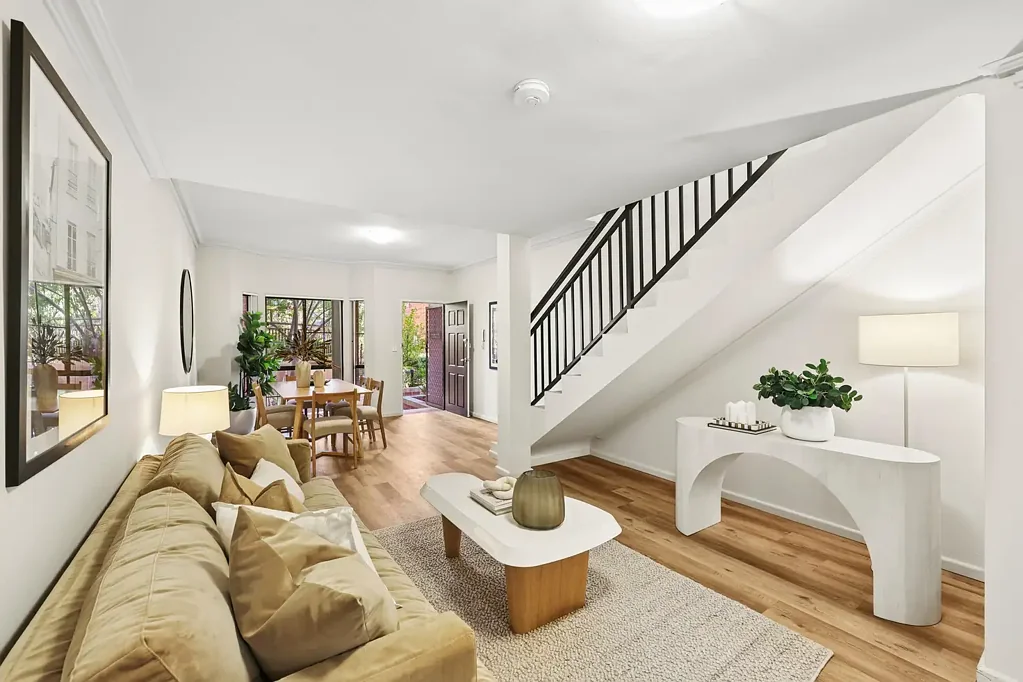 Summer Hill 3 Slaapkamer Tri-Level Townhouse in Boutique Security Building