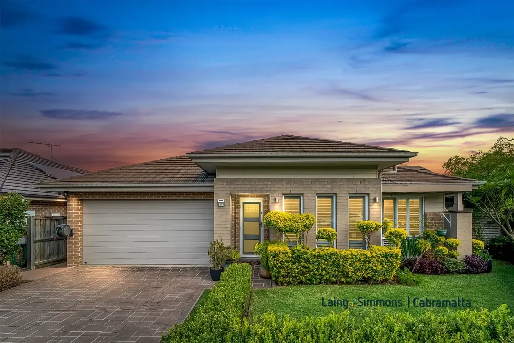 Moorebank 4Phòng ngủ PREMIUM HOME IN SOUGHT-AFTER GEORGES FAIR ESTATE
