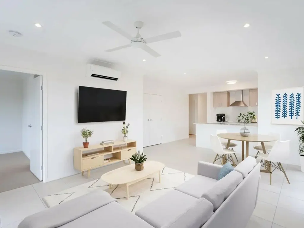 Modern, open plan living & great location