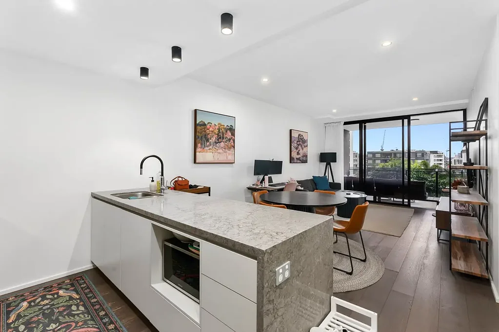 Modern 2-Bedroom Apartment with 2 Car Spaces in Riverside West End
