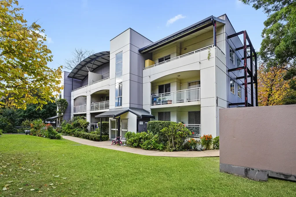Warwick Farm 2 Slaapkamer Modern Comfort in a Sought-After Location