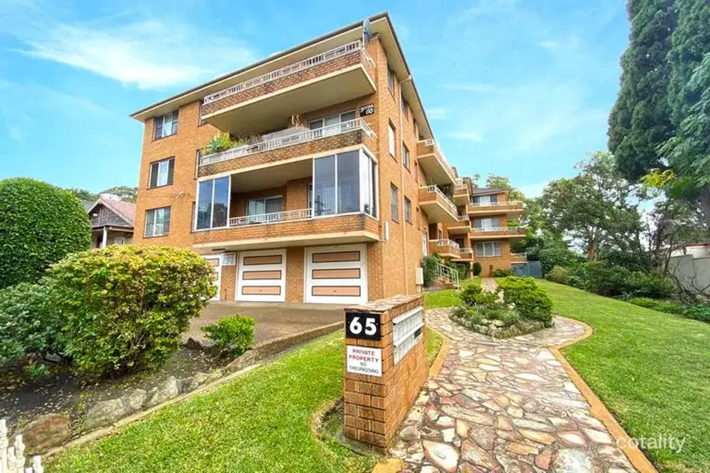 Lakemba 2غرفة نوم Top Floor Apartment with North-Facing Balcony, City Views & Lock-Up Garage