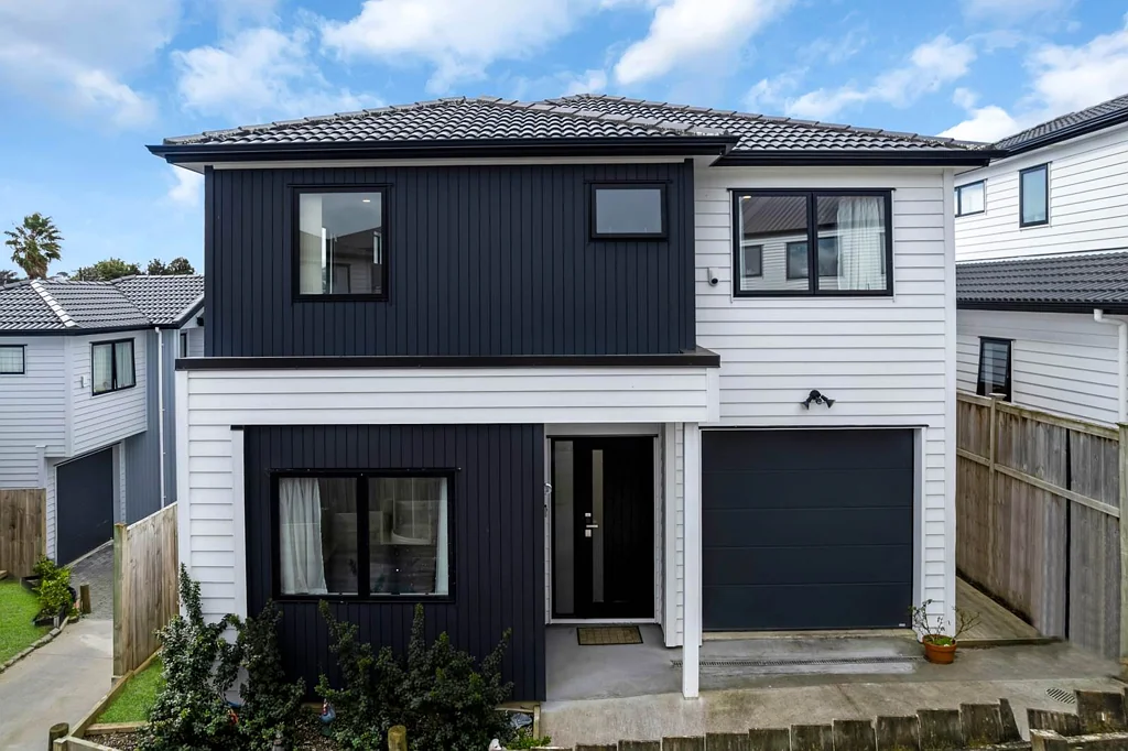 Manurewa 4બેડરૂમ Near New, Stand-Alone – Vendor Must Sell!
