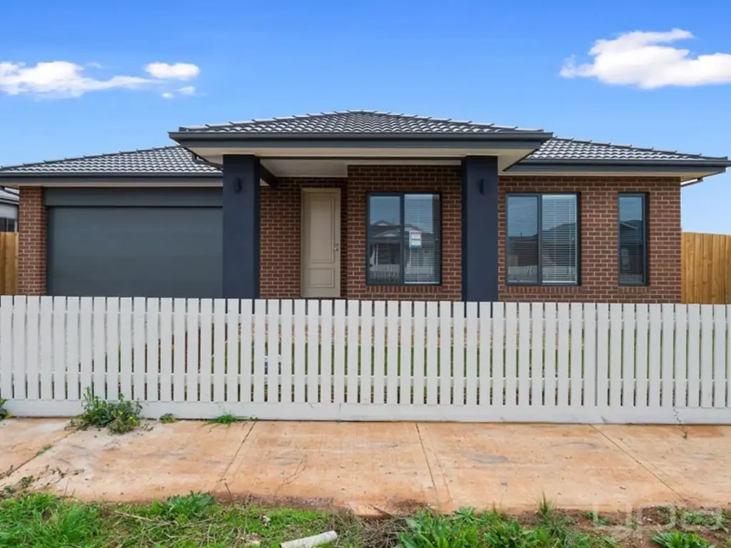 Escape to Peaceful Eynesbury Living
