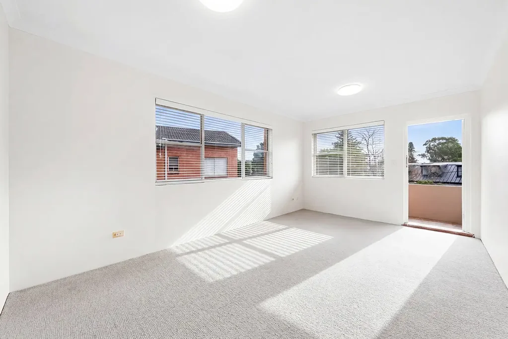 NEWLY UPDATED SUNNY NORTH FACING ONE-BEDROOM APARTMENT IN A QUIET CUL-DE-SAC