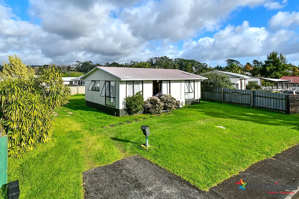 12 Starforth Place, Henderson, Waitakere City, Auckland