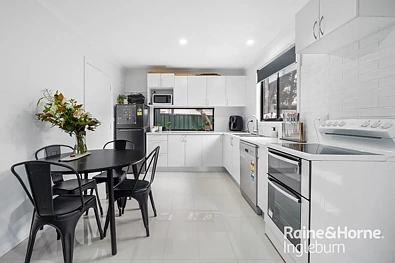 1A Park Street, Ingleburn, NSW 2565, 2房, 1浴, House