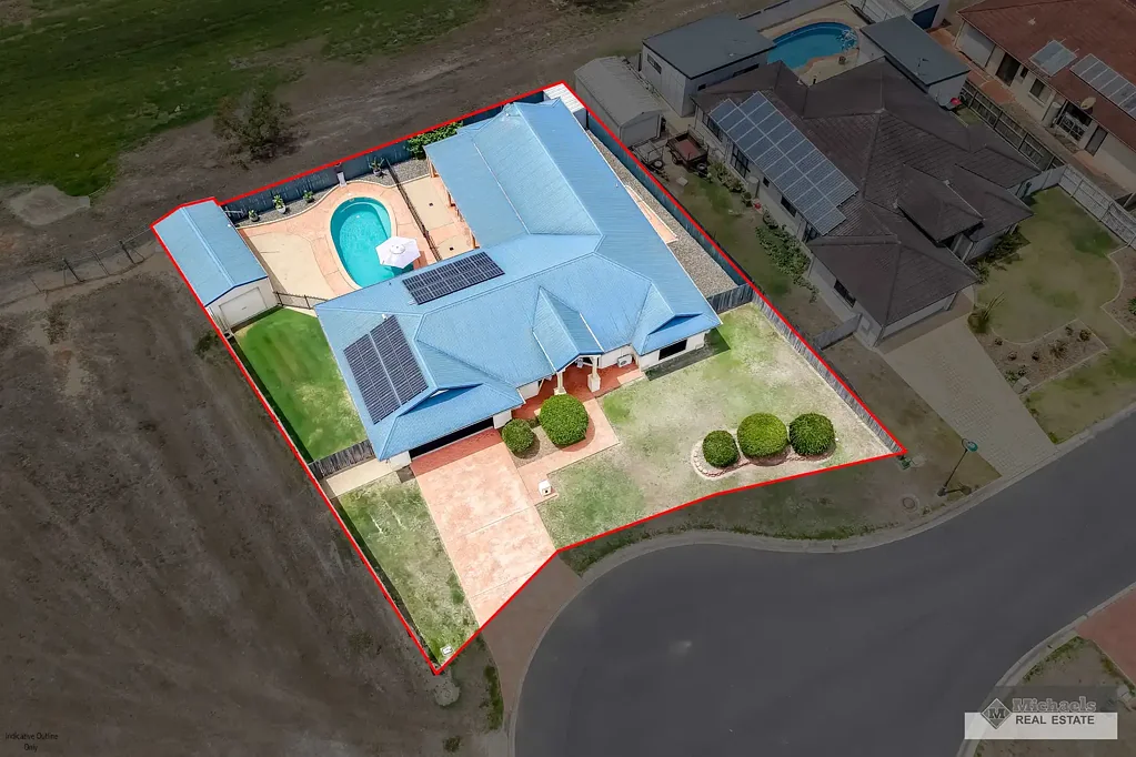 Avenell Heights 4कमरा Family Living, Poolside Entertaining and Privacy in a Great Location!