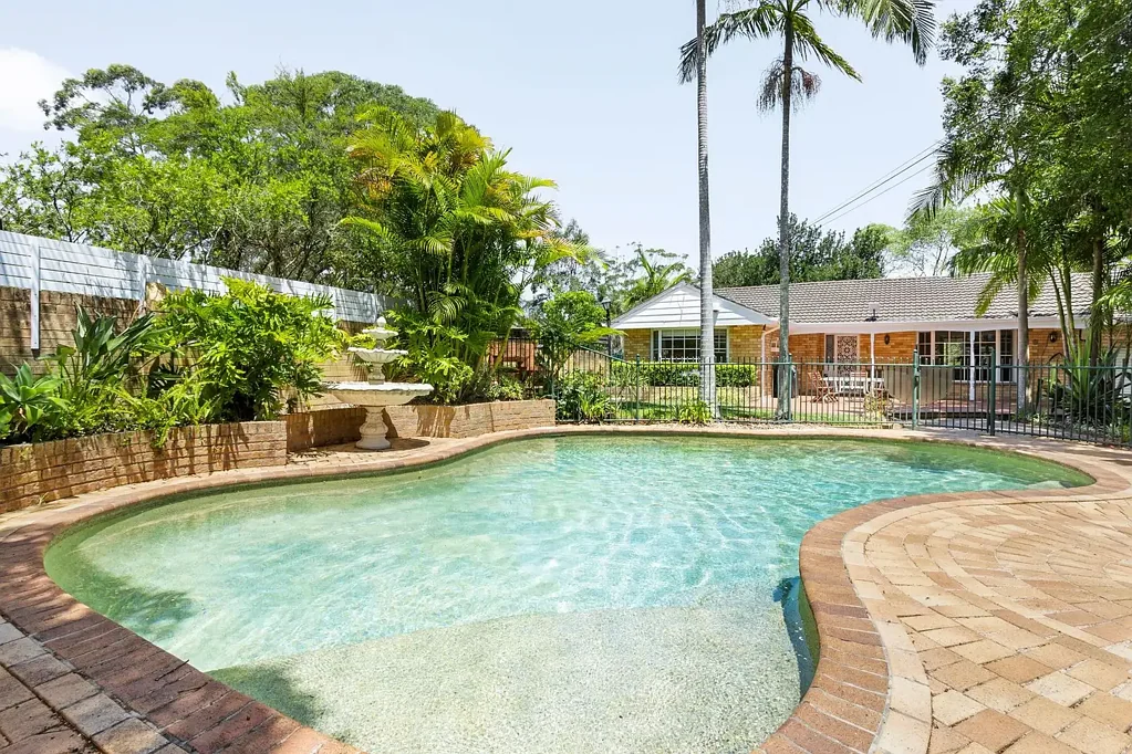 Renovated family home with sparkling swimming pool