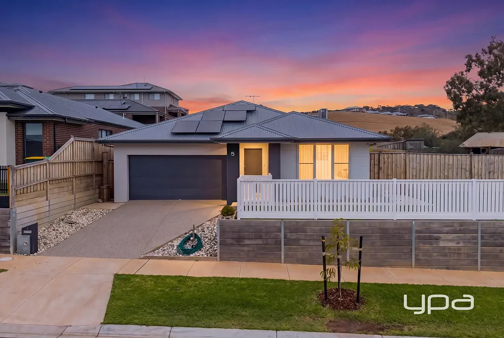Maddingley 4Zimmer A MODERN FAMILY RETREAT WITH OUTSTANDING VIEWS