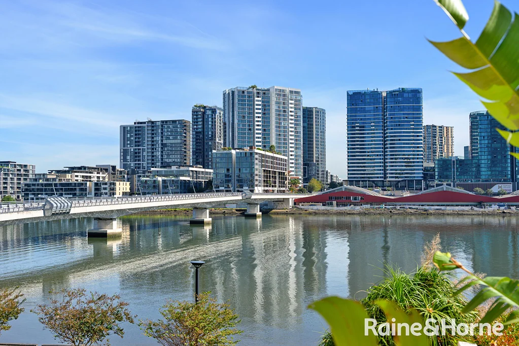 Rhodes 1房 滨水瑰宝 朝北朝向 30平露台 壮观水景 优质电器 低维护生活 Northwest Facing One Bedroom With MPR | Spacious Terrace Perfect For Entertaining