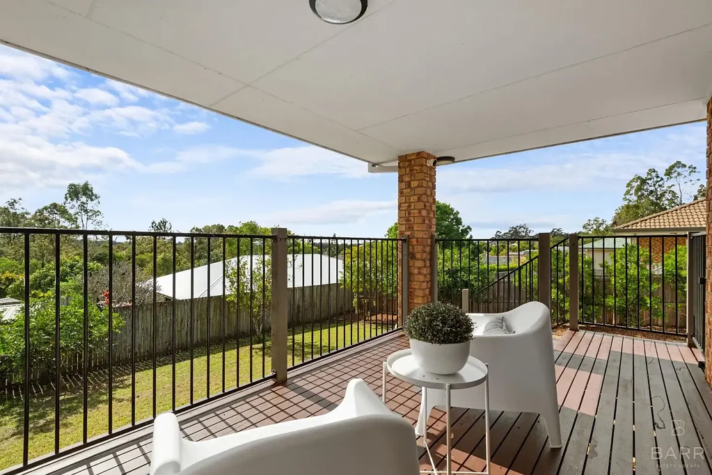 Moggill 4Kwarto Elevated Family Living with City Views, Sparkling Pool & Stunning  Kitchen