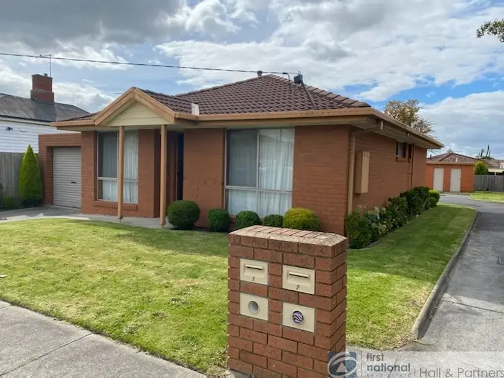 Well Presented Spacious Two Bedroom Unit!