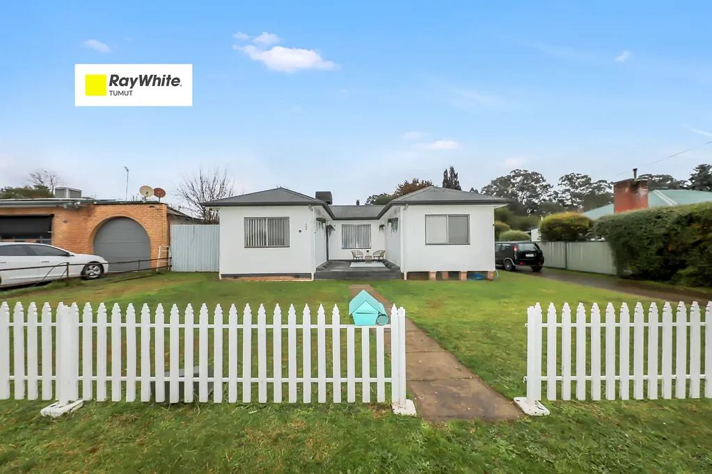 199 Simpson Street, Tumut, NSW 2720