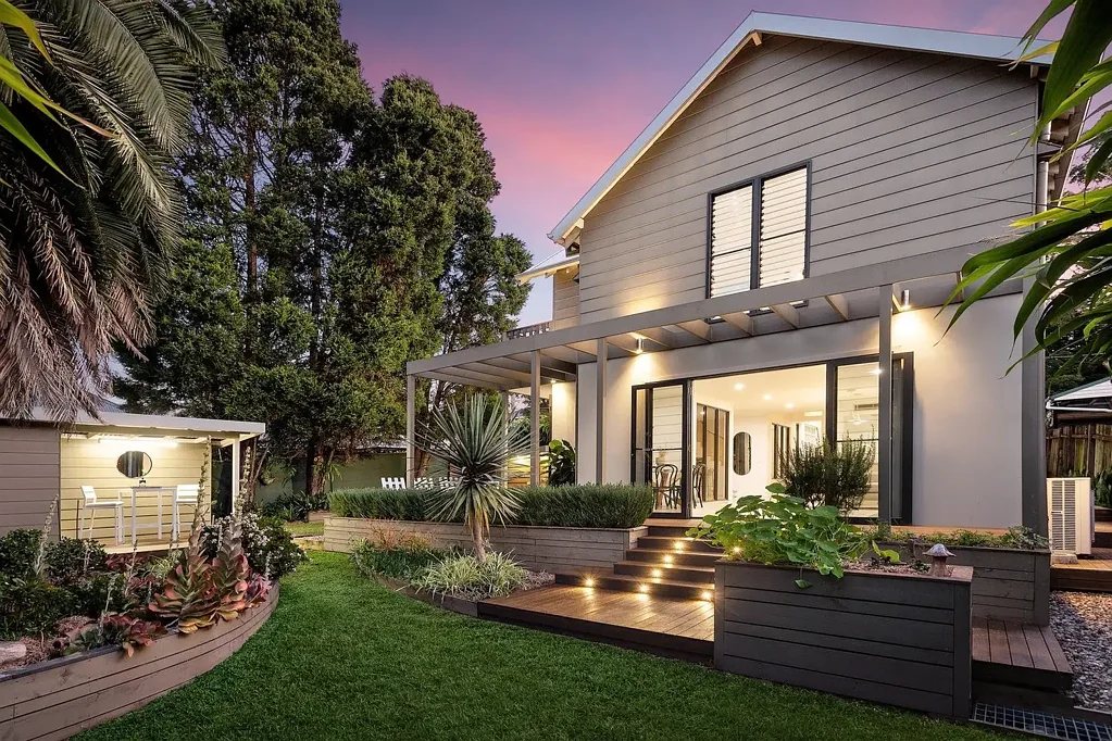 Classic Meets Modern In 'Lynwood Cottage'