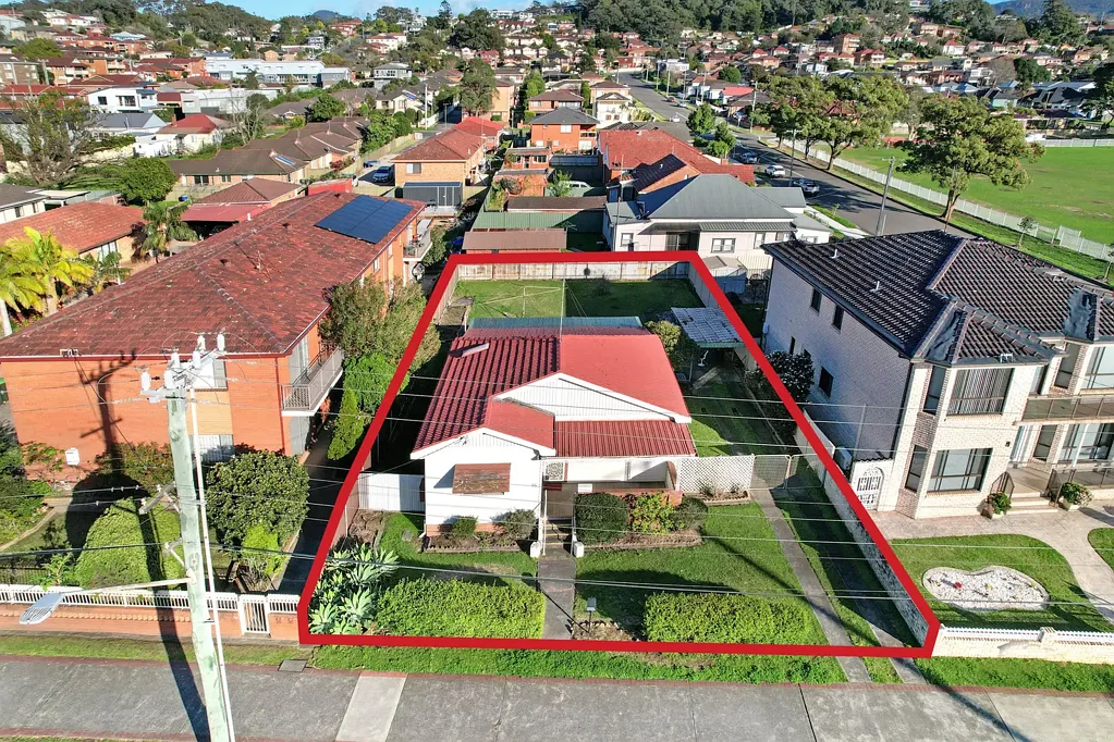 96 Gladstone Avenue, Coniston, NSW 2500