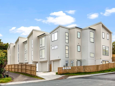 1/15 Segedin Place, Glenfield, North Shore City