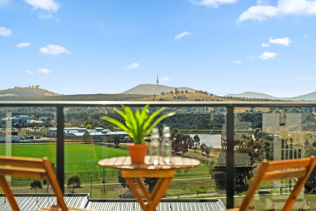 Coombs 2ਬੈੱਡਰੂਮ Sun-drenched living in Molonglo!