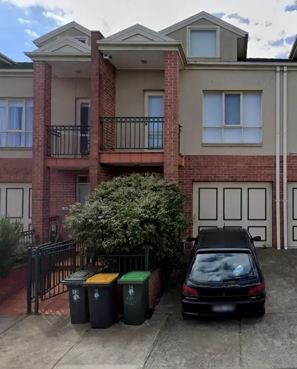 Spacious, 3 level Townhouse in Brunswick East