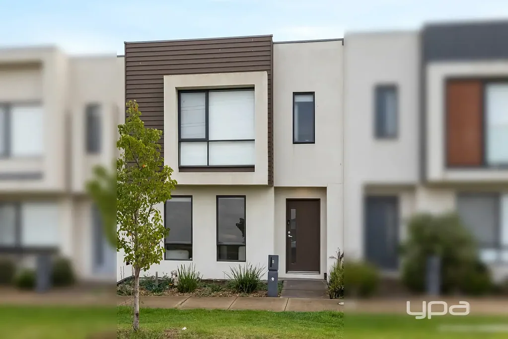MORDEN AND SPACIOUS 3 BEDROOM TOWNHOUSE