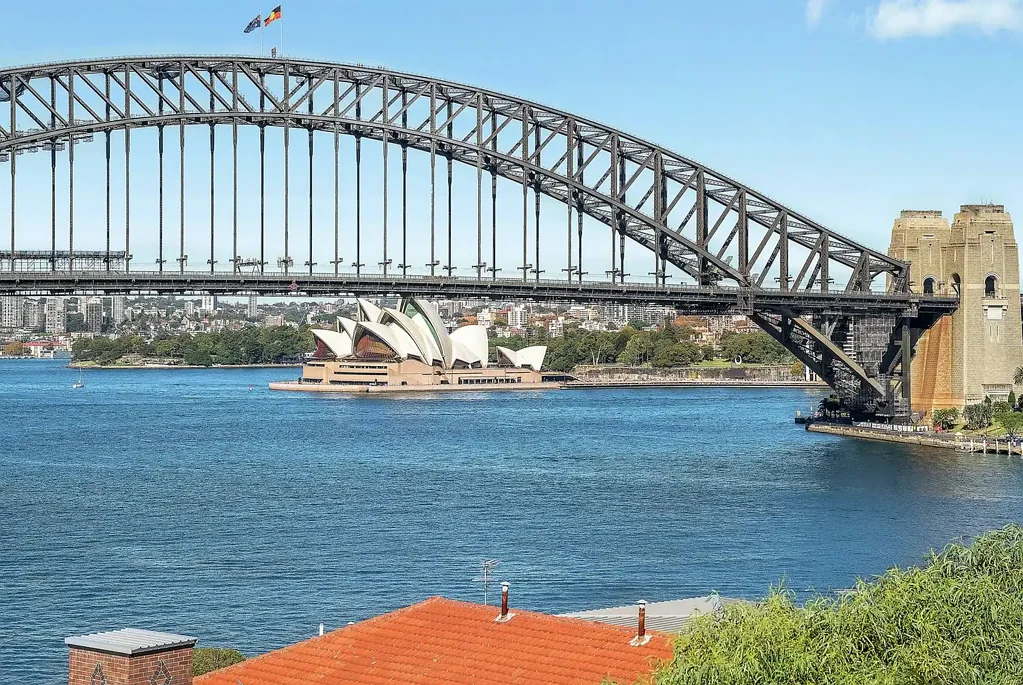 Mcmahons Point 2ห้องนอน Oversized Apartment Immersed in World Class Views Overlooking Harbour Bridge and Iconic Landmarks