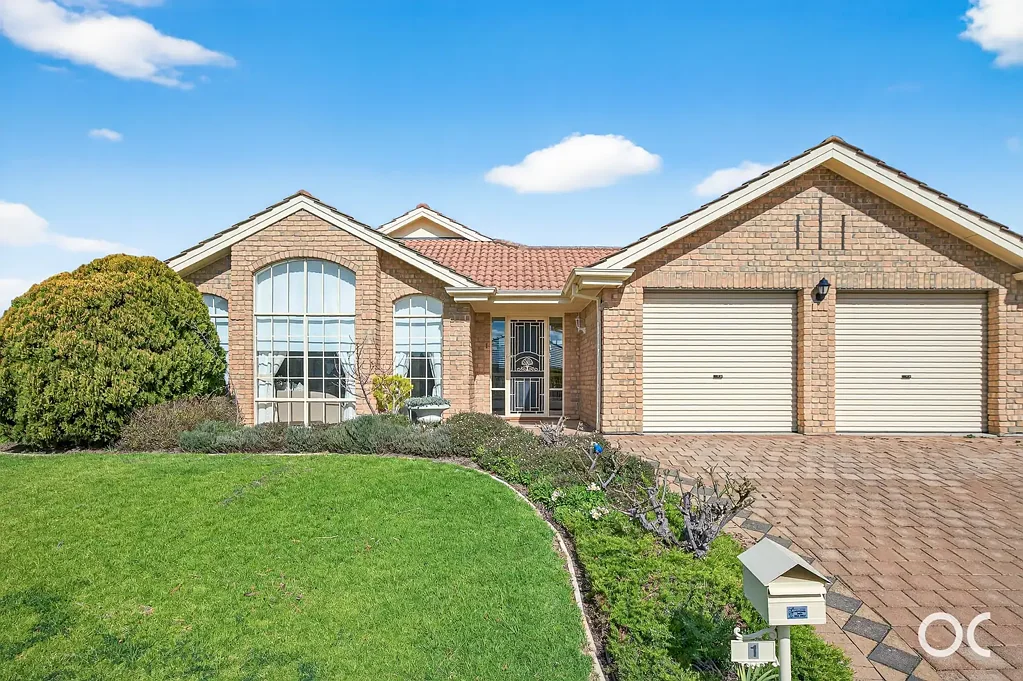 Encounter Bay 3 Bedroom Meticulously Maintained Coastal Beauty - Large Corner Block, Encounter Lakes Area
