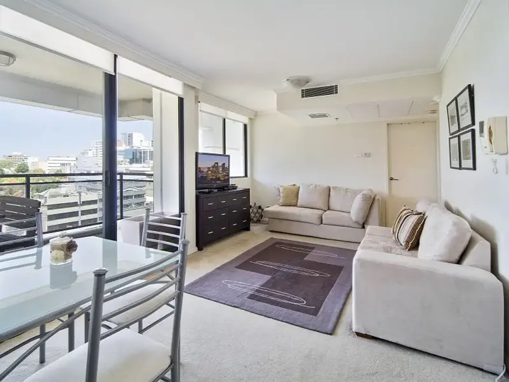 Large one bedroom apartment in great location.