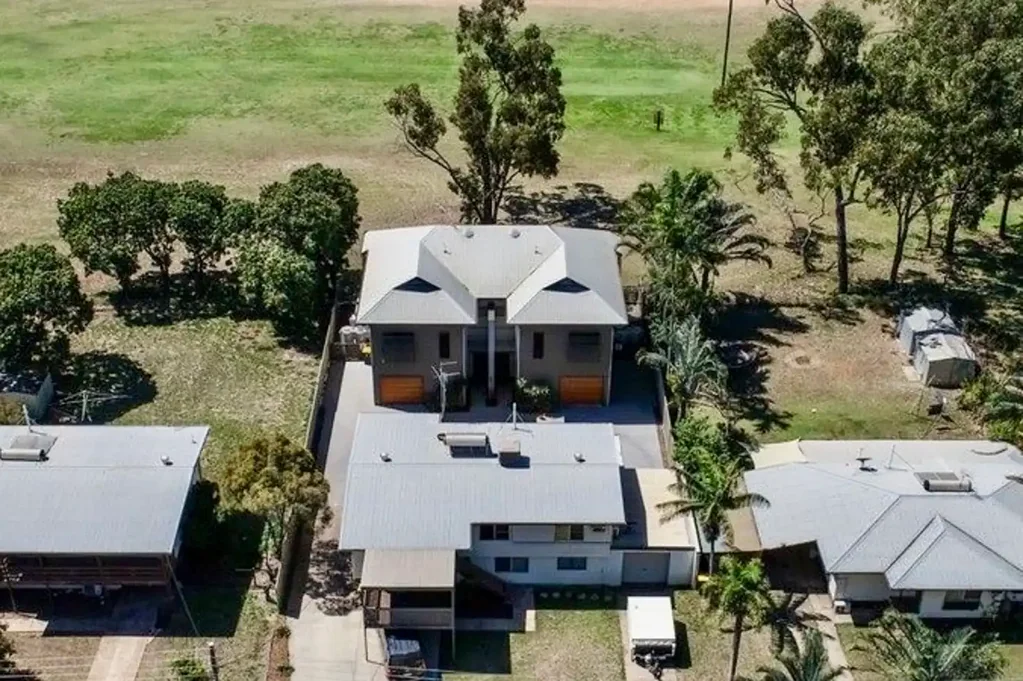 Moranbah 11房  INVESTOR GOLD: HIGH-YIELD TRIO ON 1 TITLE WITH SECURE COMPANY LEASES