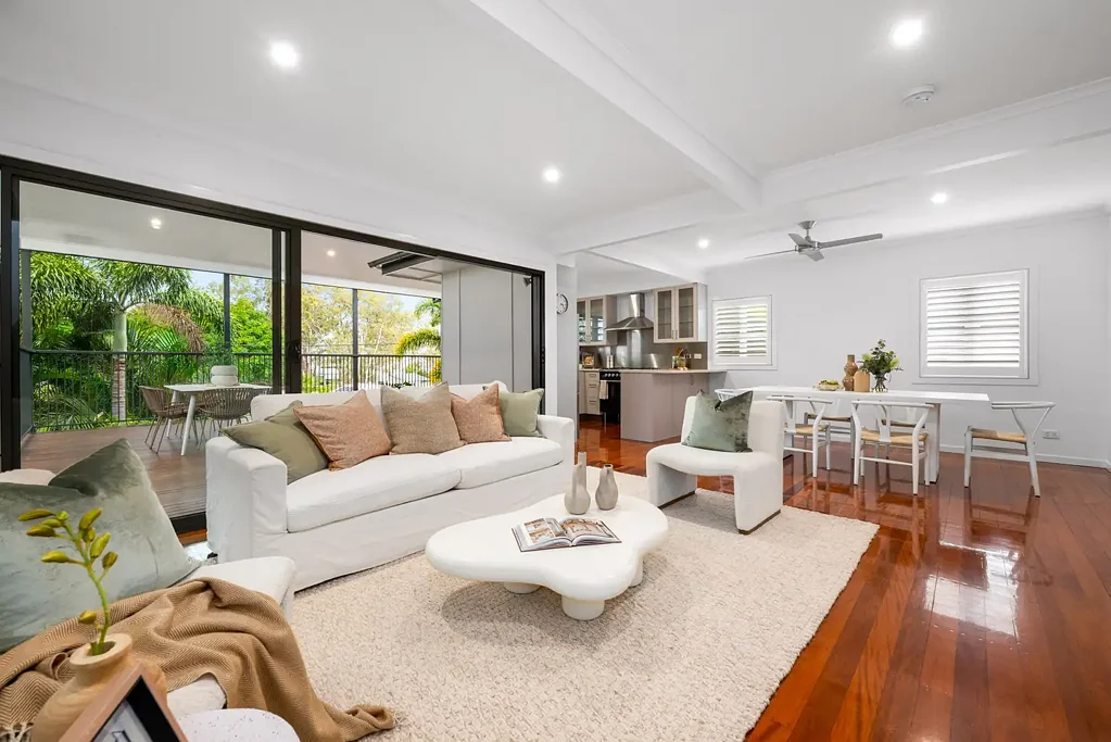 Carina 5Kwarto Dual street access, family living with space for every generation