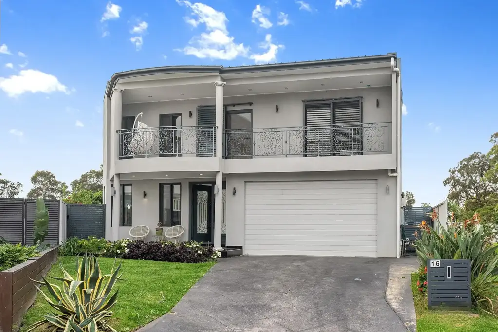 Wakeley 5Zimmer Grand size five bedroom family home in quiet locale with swimming pool