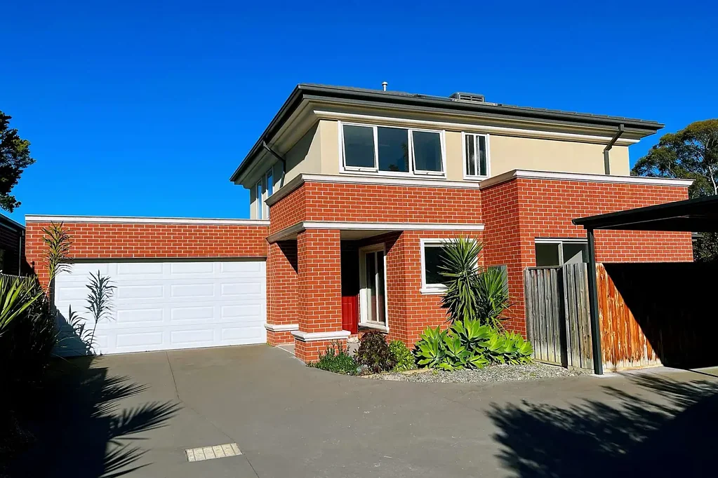 Executive Style Spacious Townhouse!