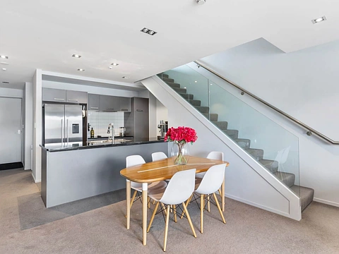 Takapuna 3房 现代生活典范！Shoalhaven完美公寓，带双车位，开启品质生活新篇章！ Immaculate & Generous in Takapuna