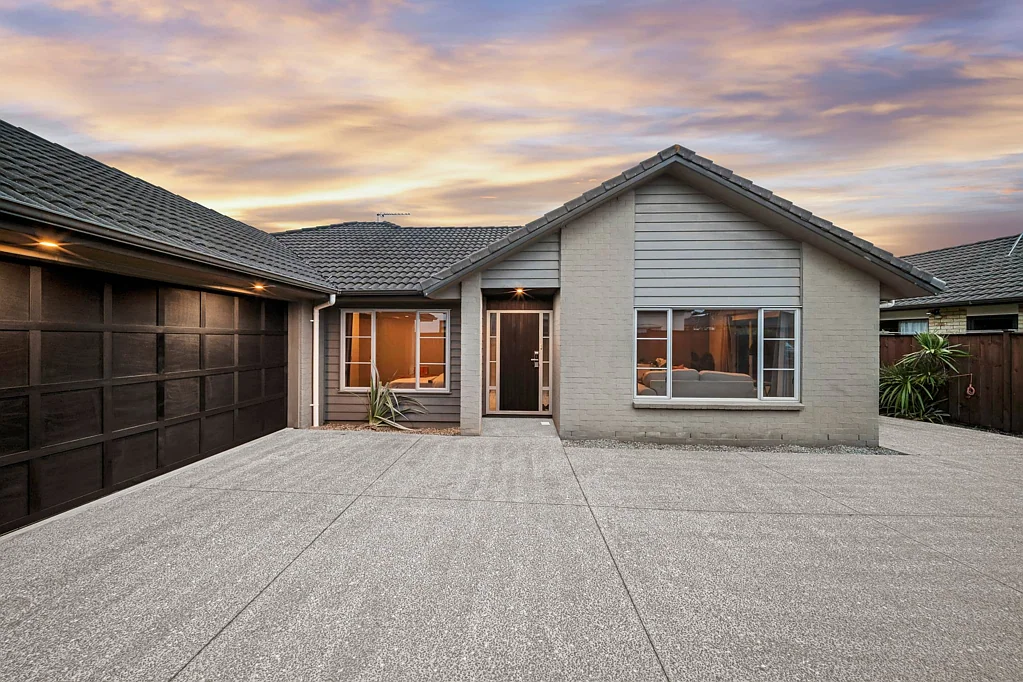 Flat Bush 4Moenga 4 Bed Brick & Weatherboard Home in Flat Bush
