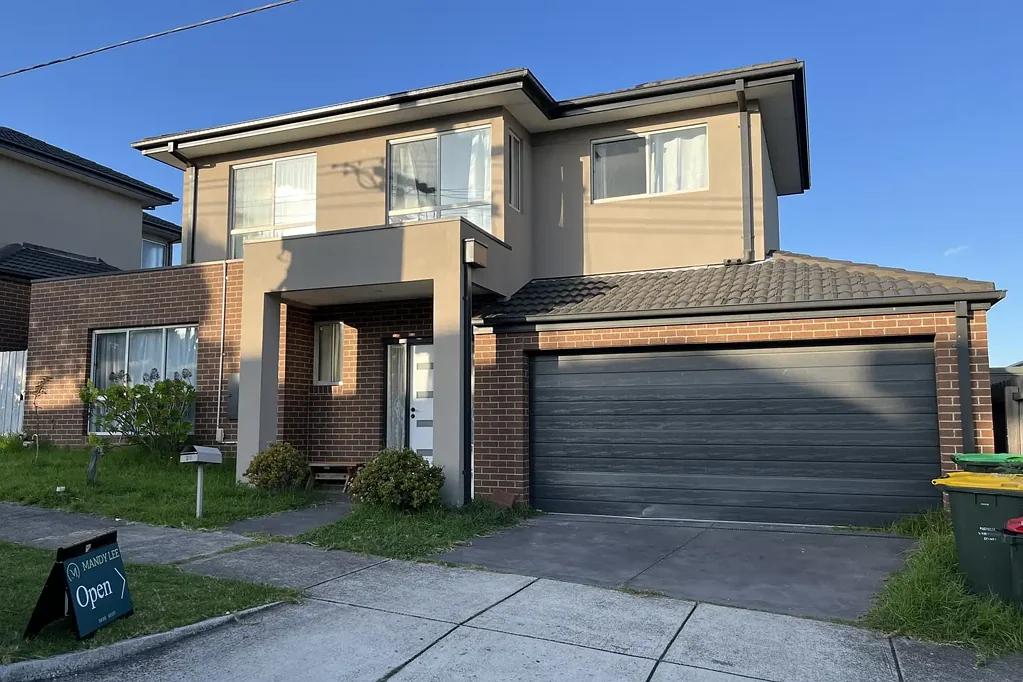 Walking distance to Deakin University