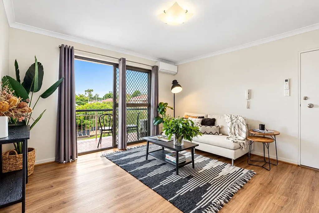 Annerley 2房 Annerley 中心朝北两卧室精品 North-Facing 2-Bedroom Gem in the Heart of Annerley