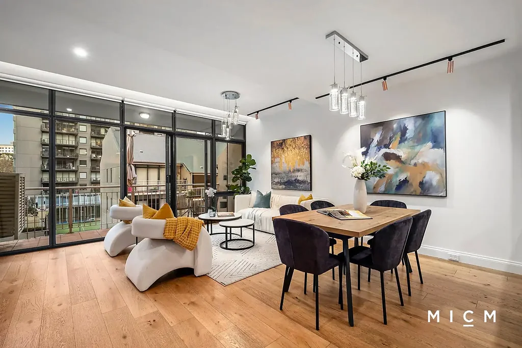 Melbourne 4ਬੈੱਡਰੂਮ Paris-End Elegance with Vast Family Space and a Modern Makeover
