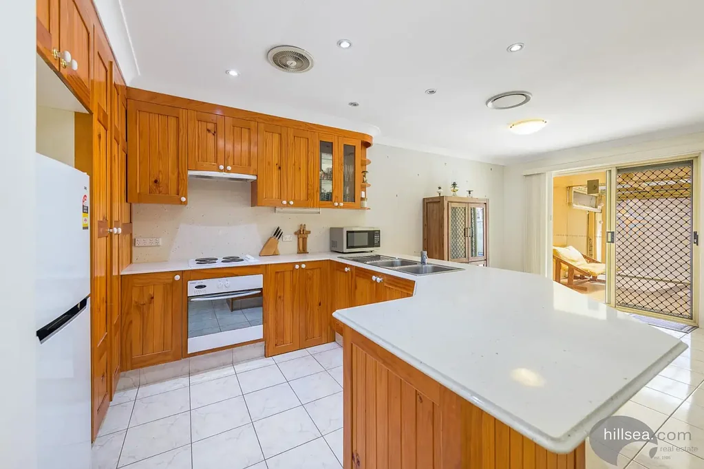 Helensvale 3房  HIDDEN HELENSVALE GEM - OWN TITLE - NO BODY COPORATE - PREMIUM SCHOOL CATCHMENTS