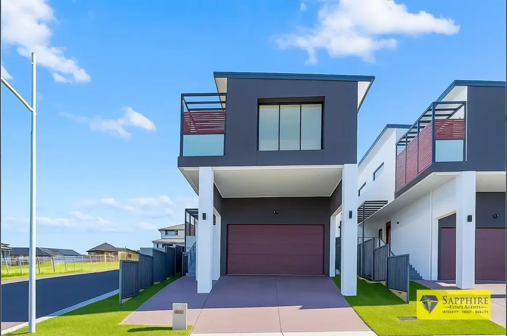 Leppington 5 Slaapkamer Grand Tri-Level Luxury Home with Sweeping Views