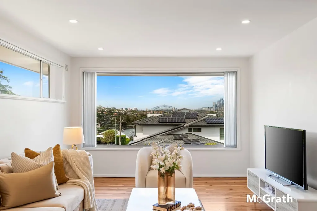 Updated five bedroom home with stunning harbour bridge views