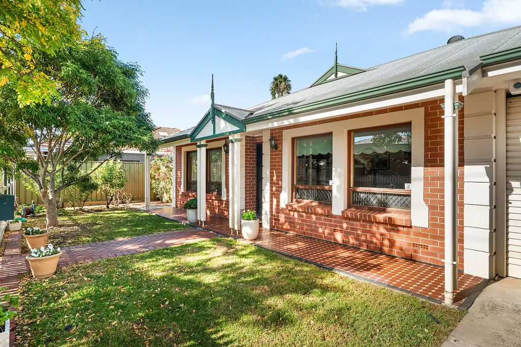 Marden 3 Slaapkamer White Picket Perfection in a Blue-Chip Locale