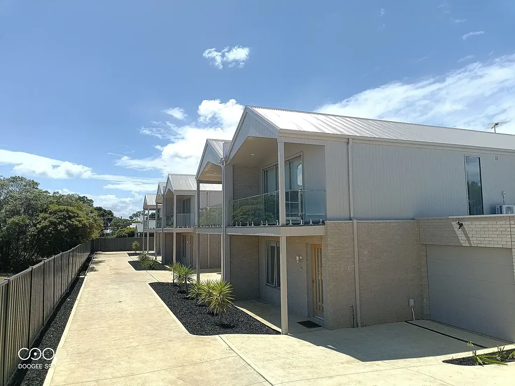 St Leonards 3Kwarto Coastal living in newly built 3-BR, 3-bathroom with soaring rake ceilings