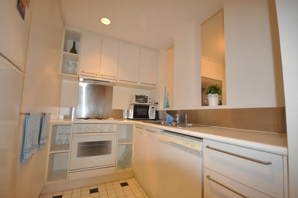 IMPRESSIVE 2 BEDROOM APARTMENT