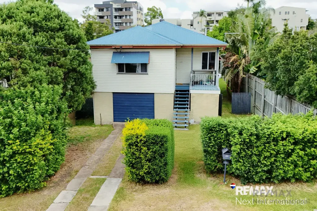 Upper Mount Gravatt 3房 步行可达商圈 486㎡阔地 12米临街面宽 主卧带书房步入衣帽间 现代厨房双车库 全围栏后院 OPEN HOME CANCELED