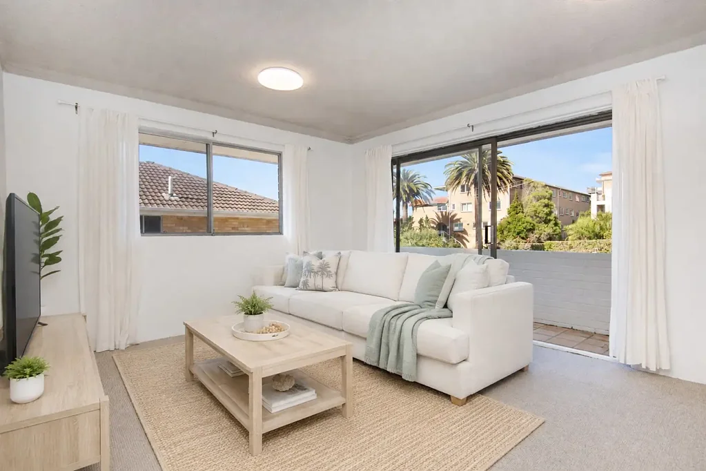 " Top Floor Light Filled Apartmen t"